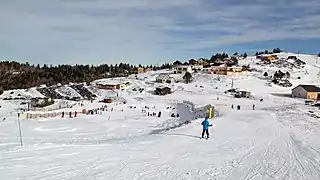 Au fond les chalets du Col du Teil