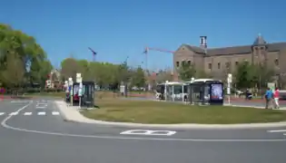 Arrêt des bus.