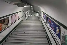 Escaliers de la station.