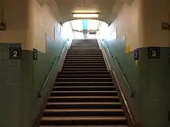 Escaliers du couloir sous voies.