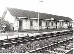 Bâtiment de treize travées.