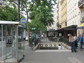 L'entrée de la station, juin 2012.