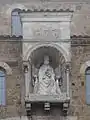 La loggia avec la statue de Boniface VIII.