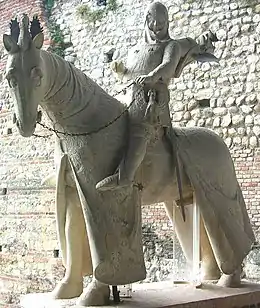 Réplique de la statue équestre de Cangrande della Scala (1291-1329), au sommet de son tombeau, à Vérone. L'original se trouve au Castelvecchio.