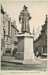 Statue le représentant, réalisée par Tony Noël, à Bayeux.