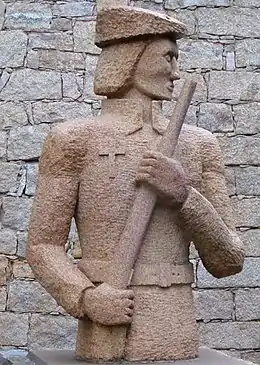 Statue de Circinellu devant la casa comuna.