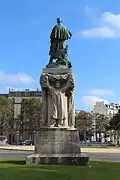Statue de Joseph Gallieni (de dos).