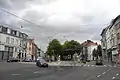 Situation du monument à la porte de Bruges.