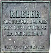 Inscription : «A Kléber, ses frères d'armes, ses concitoyens, la patrie. 1840. Ici reposent ses restes».