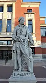 Statue d'Antoine Lavoisier