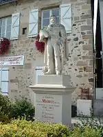 Statue du général Marcellin Marbot« Monument au général de Marbot à Beaulieu-sur-Dordogne », sur À nos grands hommes,« Monument au général de Marbot à Beaulieu-sur-Dordogne », sur e-monumen