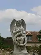 Statue d'ange dans le cimetière de l'abbaye.
