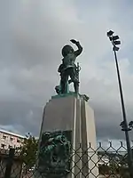 Statue de Pierre Belain d'Esnambuc (en)« Monument à Belain d'Esnambuc à Fort-de-France », sur e-monumen