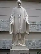 Statue de Saint Vincent de Paul.