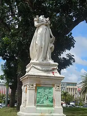 La Statue de l'impératrice Joséphine, décapitée, en 2018.