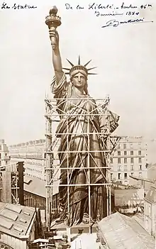 La statue de la Liberté dans les ateliers Gaget-Gauthier, à Paris.
