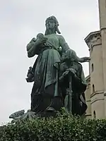 La République protectrice de l'Enfance et de la Vieillesse« La République, ou la République charitable, ou la République protectrice de l'Enfance et de la Vieillesse à Vichy », sur À nos grands hommes,« La République, ou la République charitable, ou la République protectrice de l'Enfance et de la Vieillesse à Vichy », sur e-monumen