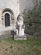 Statue de la Vierge à l'enfant par Georges Muguet à l'entrée de la Salle capitulaire