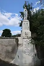 Statue de la Vierge, le long du cimetière.