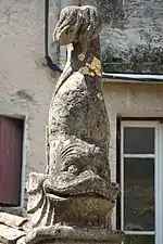 Statue de la fontaine représentant un dauphin.