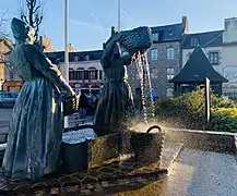 Statues des « laveuses d'huîtres ».