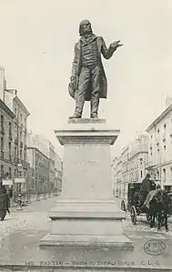 Statue du docteur Ange Guépin