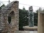 Statue d'un soldat sur le monument aux morts
