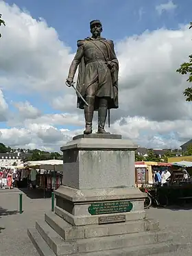 Statue du général Frédéric Henri Le Normand de Lourmel« Monument au général de Lourmel à Pontivy », sur À nos grands hommes,« Monument au général de Lourmel à Pontivy », sur e-monumen
