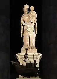 Statue de Sainte-Marie-de-la-Mer à l'intérieur de l'église.