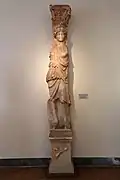 Caryatide Amazone, IIe siècle, Musée national archéologique d'Athènes.