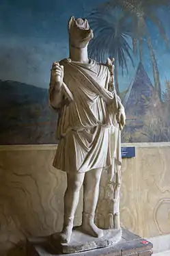 Statue d'Anubis en toge romaine