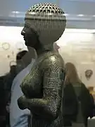 Statue de la princesse - prêtresse Takushit. Alliage de cuivre avec incrustation de métaux précieux, v. 670Musée national archéologique d'Athènes