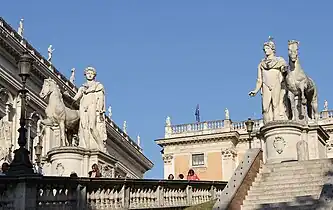 Statues des Dioscures à l'entrée du Campidoglio.