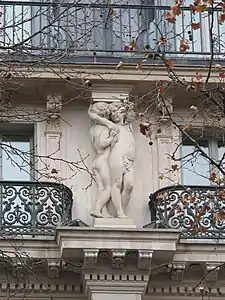 Cariatides, facade du Grand Hôtel, Paris, boulevard des Capucines.