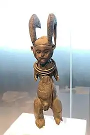 Statuette en bois sculpté malwambi;.