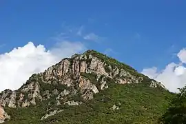 Le roc de Cos vu depuis Sainte-Cécile.