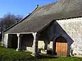 Porche ouvert au sud de la chapelle.