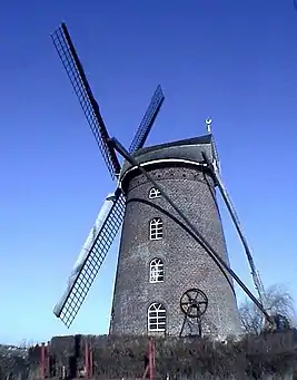 Moulin tronconique en briques Steenmeulen (Terdeghem).