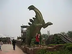 Stégosaure et Coaster Brontosaurus
