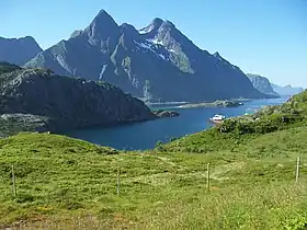 Paysage du Steinfjord, sur la côte ouest de Vestvågøya.