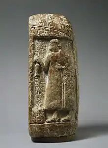 Femme de l'élite sumérienne, probablement la fille d'Ushumgal prêtre de Shara, v. 2900-2700 av. J.-C. Metropolitan Museum of Art.