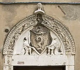 Les armes au-dessus de la porte du Palais Malipiero de San Samuelle