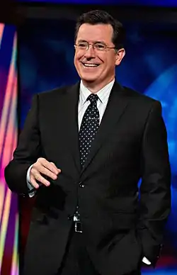 Stephen Colbert, le personnage, sur le plateau du Colbert Report en 2011.