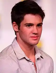 Steven R. McQueen interprète Jeremy Gilbert