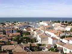 Saint-Martin-de-Ré. Le port et la ville vus du clocher.