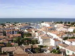 Vue du haut du clocher de l'église vers le port (nord).