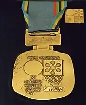 Photographie d'une médaille d'or, vue de l'avers.