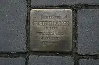 Une pierre d'achoppement pour Friedrich Adler devant l'Académie des beaux-arts de Hambourg