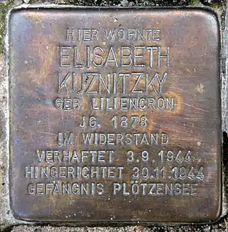 La plaque de la mère de Lilo, Elisabeth Kuznitzky (de).