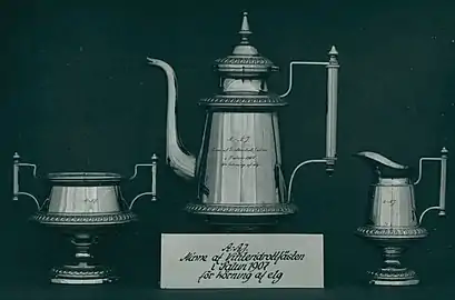 Service à café gagné lors de la course de 1907.